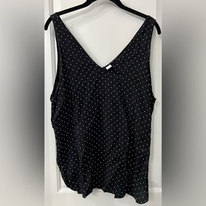 Old Navy V-neck tank in black and white; Size Large